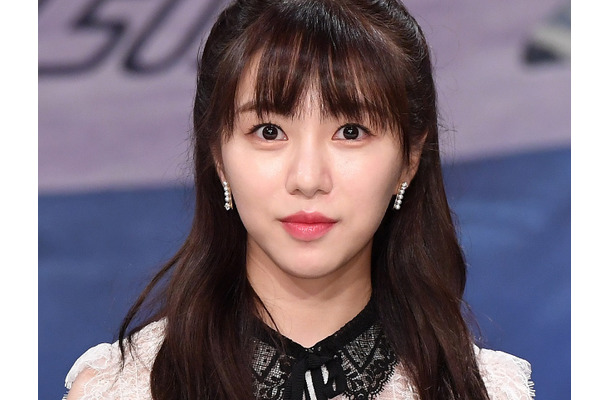 美容施術で顔面に大やけどを負った元K-POPアイドル、“整形疑惑”に反論「自然美人ではなく…」