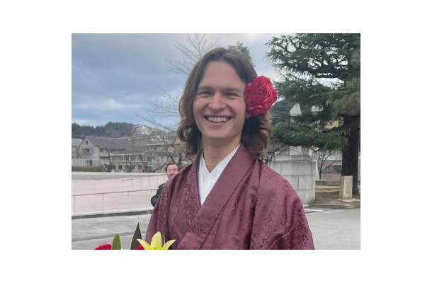 「東京が第2のふるさと」韓国で浴衣着用、日本人パートナーがいるアンセル・エルゴートが炎上