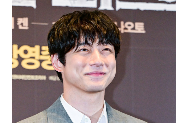坂口健太郎の結婚、韓国でも相次ぎ報道「二股疑惑から1年越し」とも…BTSとの縁など現地で人気のワケ