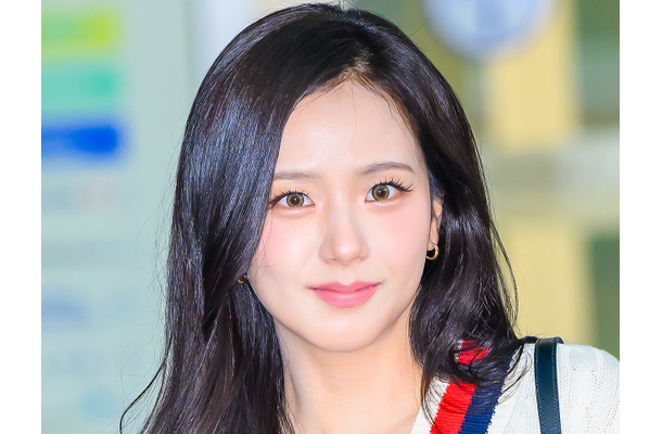 「これがメイク前だって？」BLACKPINK・ジス、ほぼすっぴんでも変わらぬ美貌…ビフォーアフターに反響