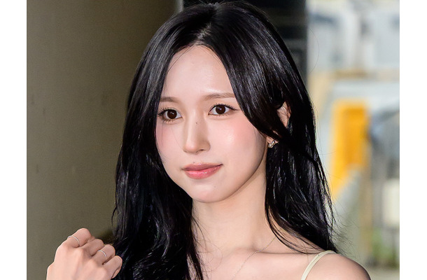 胸元のファスナーを深く下ろし…TWICE・ミナ、インナー透け見えドレスで大人の色香「直視できない」