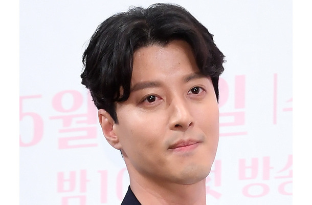 「藻と虫がうじゃうじゃ」韓国俳優、休業したカフェのせいで近隣住民が大迷惑？事務所がコメント