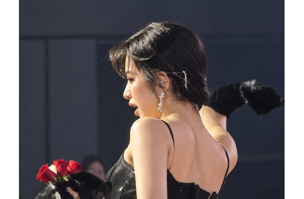 もはや見えてる…10代K-POPアイドルの“短すぎ衣装”がスタンダードに　懸念すべきは露出度より「誰が決めたか」