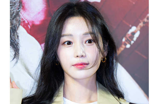 手足がしびれて震えが止まらない…アイドル出身韓国女優、活動の裏で抱えた“ステージ恐怖症”を告白