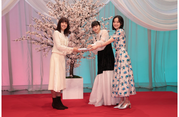 見上愛＆上坂樹里から石橋静河へ！バトンタッチセレモニーで語った「喪失感と達成感」