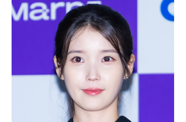 顔も心も美しい…IU、デビュー18周年に温かい善行　4団体へ総額2億ウォンを寄付