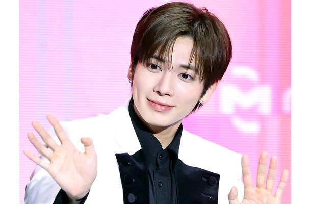 TXT・テヒョン、海辺で“上裸姿”を披露！ムキムキの肉体美にファン騒然「心臓持ちません」