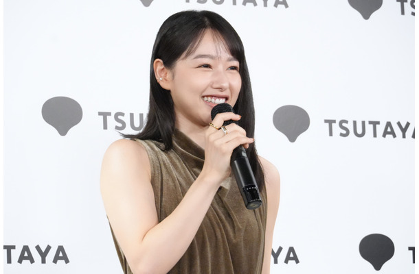 桜井日奈子【撮影：小宮山あきの】