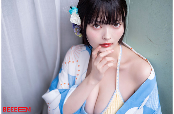 『BEEEEM』（ビーーーム） vol.3 撮影：江嶋綾恵梨 撮影協力：河邉有実莉 スタイリスト：馳尾潤子（Jstyles） ヘアメイク：yukky（oddcolor）、安藤沙樹