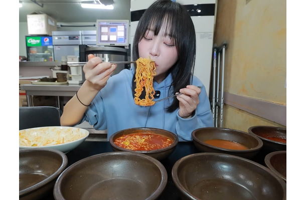 摂食障害の規制強化で“収益化停止”も…韓国大食いユーチューバー、食事量が一気にダウン？新動画が話題