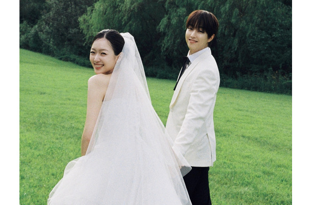 結婚発表に続き、妊娠も公表！交際4カ月でスピード婚の韓国俳優カップル「新しい命を迎える」