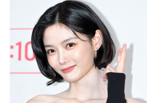 『トンイ』名子役キム・ユジョン、“胸元ギリギリ”ドレスで大人の色香…透き通るような色白肌に釘付け