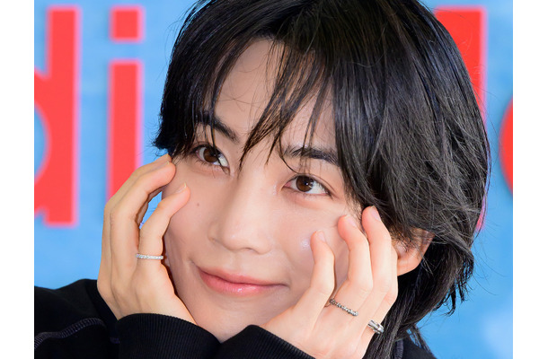 発光してる…SEVENTEEN・ジョンハン、“うさ耳ポーズ”で愛らしさたっぷり！イベントに登場