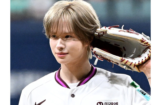TWS・ギョンミン、初始球式で見事なストライク！“推し球団”への熱烈応援も話題