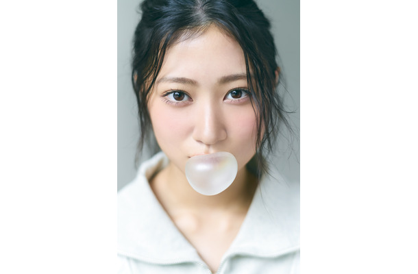 乃木坂46・6期生グラビア企画「Nogizaka Colors」第8弾、川端晃菜が登場！