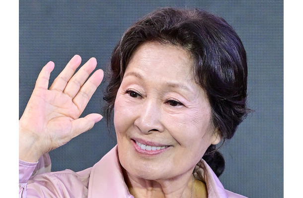 最近は咳込み、支えられながら歩く姿も…韓国の国民的女優（85）、舞台挨拶直前に不参加を発表
