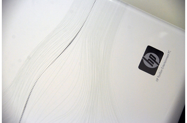 「asagiri」の表面にはHP Imprint技術による、波打つようなキメ細かい線が、刻印されている。