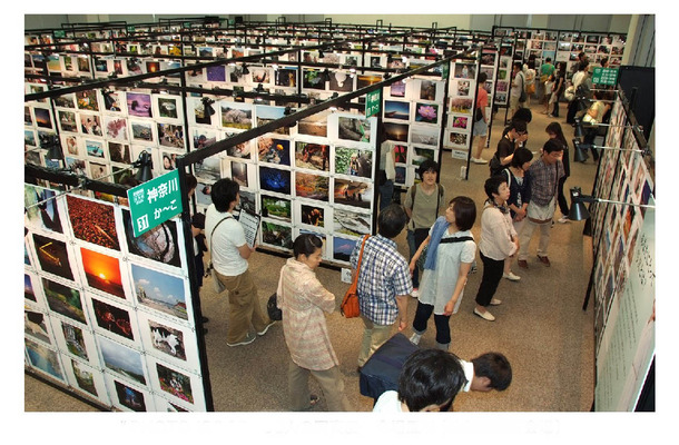昨年の「“PHOTO IS”10,000人の写真展」の東京会場の様子