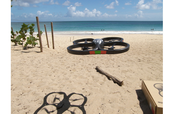 iPhoneやiPadで操縦可能なリモコンヘリコプター「AR.Drone」