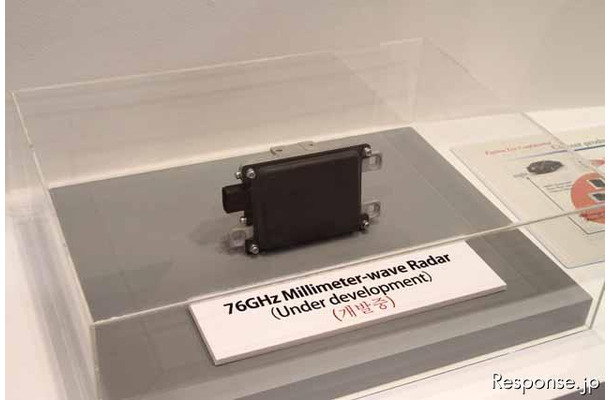 ITS世界会議2010 従来比2分の1以下のサイズになった「76GHz帯ミリ波レーダー」