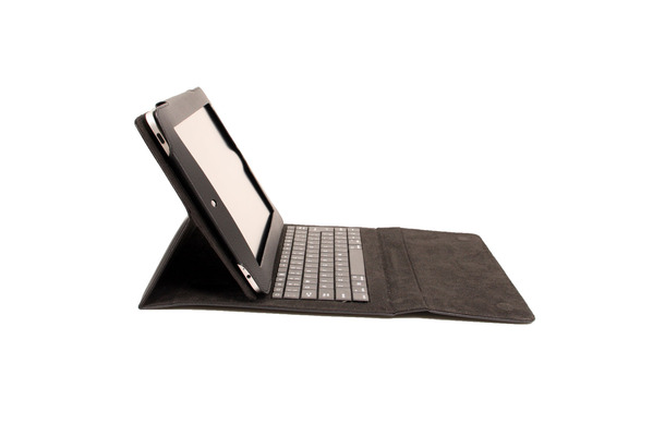 「有線式キーボード内蔵 iPad革ケース」のiPad装着イメージ（iPadは別売）