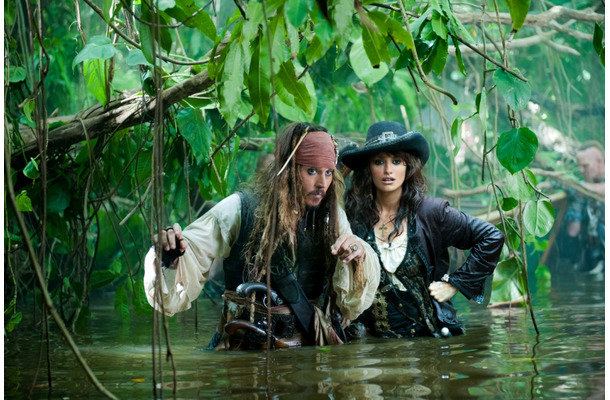 女海賊アンジェリカ（ペネロペ・クルス）が、伝説の“生命の泉”を求め、ジャック・スパロウ（ジョニー・デップ）を危険に満ちた航海へと誘う