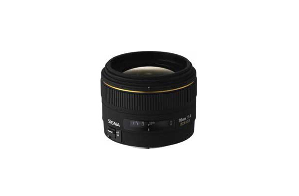 　シグマは23日、デジタル専用大口径標準レンズ「30mm F1.4 EX DC」コニカミノルタ用、ペンタックス用を発表した。発売日は、コニカミノルタ用が2月26日、ペンタックス用が3月11日。価格は57,750円。