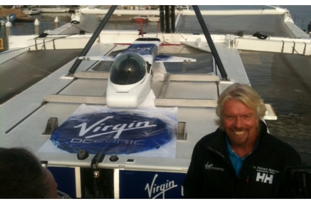 「Virgin Oceanic」プロジェクトの潜水艇とリチャード・ブランソン氏