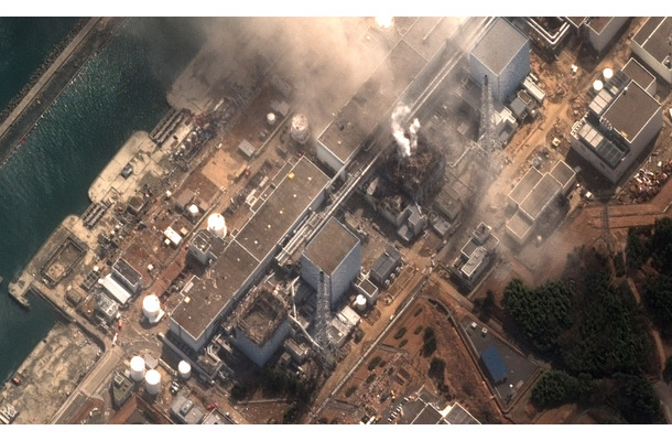 福島第一原子力発電所（3月14日撮影）（c）DigitalGlobe社