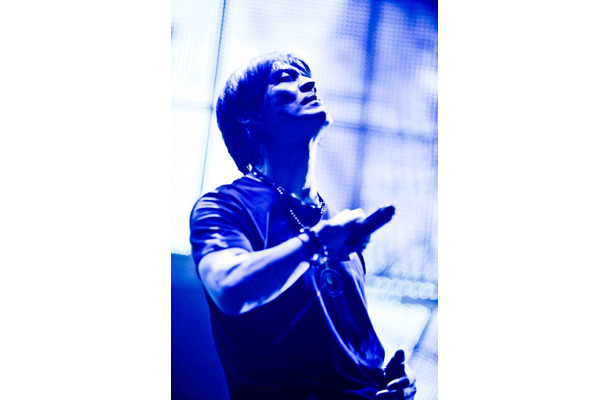 6月11日に東京ドームで震災復興支援ライブを全編BOφWYの曲で行う氷室京介
