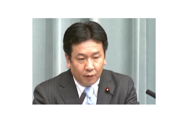 会見で答える枝野長官