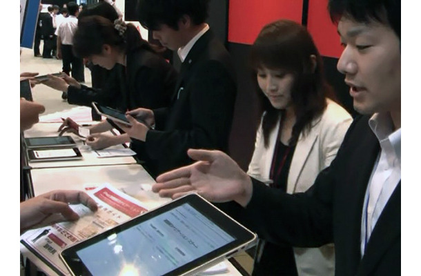 「Value Presentation 2011」にて来場者にiPad200台を用意