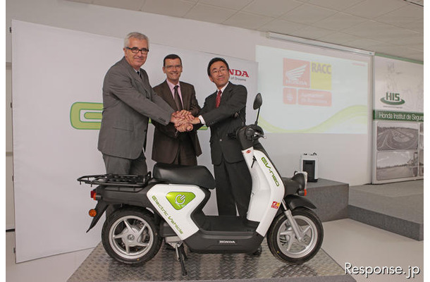 ホンダは24日、電動二輪車EV-neoを使用した実証実験をスペインで開始すると発表した