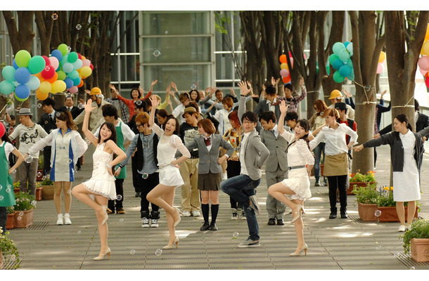 Perfumeが「モテキ」で映画初出演。森山未來も“4人目のメンバー”として息の合ったダンスを見せた