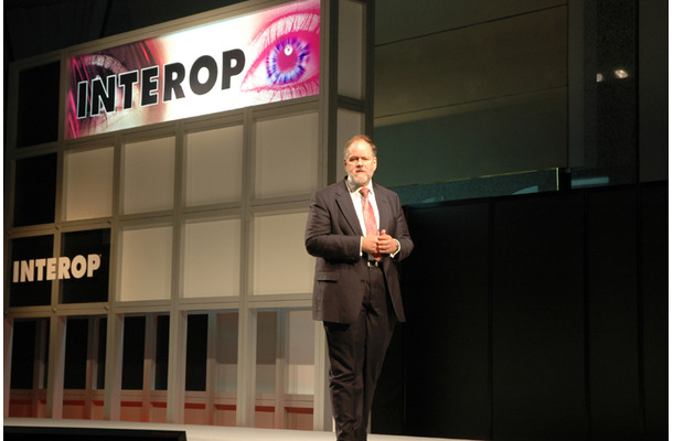 　「Interop Tokyo 2006」最後の基調講演には、インテル コーポレーション インテル・シニアフェロー コーポレート・テクノロジー統括本部コミュニケーションズ・テクノロジー・ラボ ディレクターのケビン・カーン氏が登壇した。