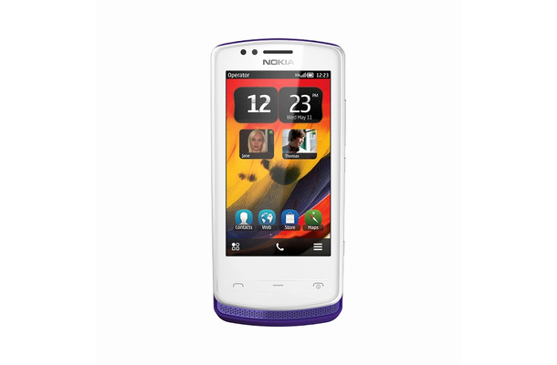 「Nokia 700」
