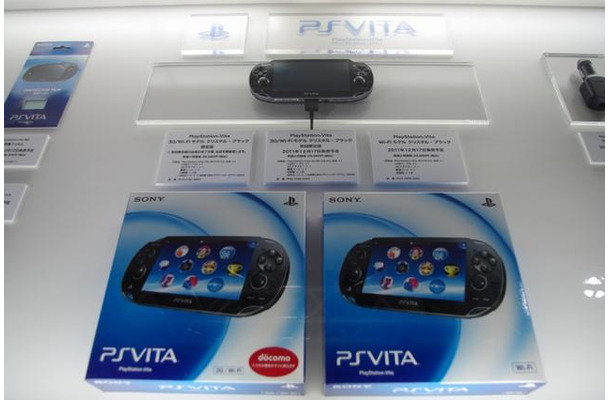 【TGS 2011】予想以上に小さい！？PSVitaのパッケージやアクセサリーをフォトレポート  