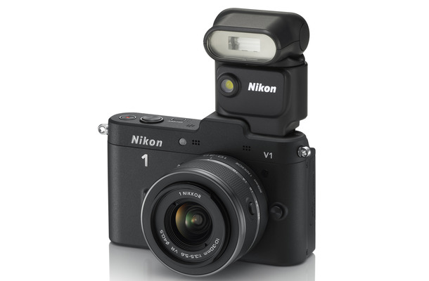 スピードライト「SB-N5」の「Nikon 1 V1」への装着イメージ
