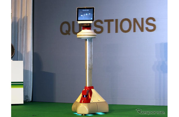 エイバ。ルンバの日本総代理店であるセールス・オンデマンドによる紹介では、「未来型ロボット」という紹介がされていた。これは支柱を最も伸ばした状態。