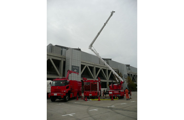 福島第一原子力発電所の事故に投入された屈折放水車や遠距離大量送水車