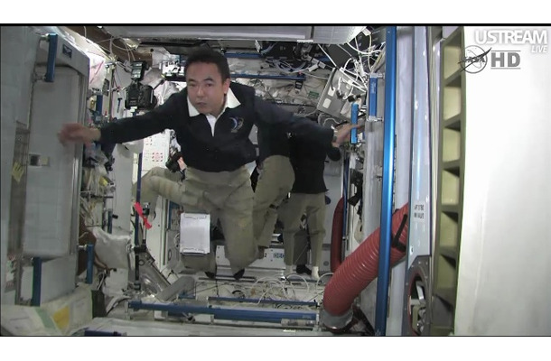 ISSで作業をする古川聡宇宙飛行士