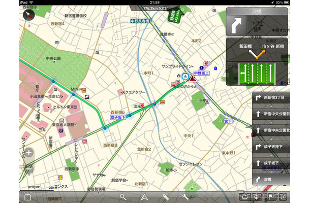 iPadでのルート案内は、右側に交差点名とレーンが表示される。交差点リストをフリックすることで先が確認できる