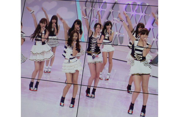NHKスタジオパーク・エントランスでは、AKB48が出演するNHKの歌番組「MUSIC JAPAN」のスタジオ収録現場風景を上映