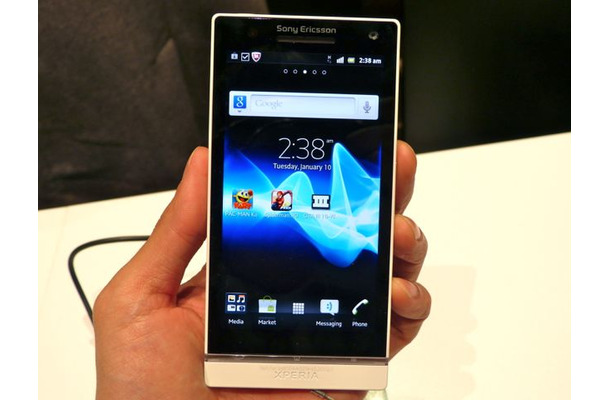 グローバル市場向けモデルの「Xperia S」。日本ではこれをベースとした「Xperia NX」がドコモから発売される