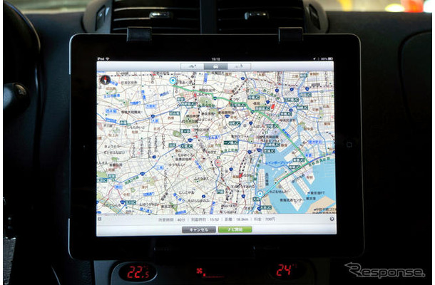 地図を広く見渡すことのできる9.7インチ＋XGAのディスプレイ。これまでのカーナビではなしえなかった大画面だ。