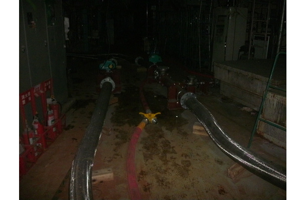 4号機原子炉建屋1階における水漏れ状況