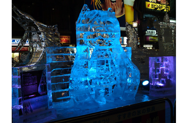 さっぽろ雪まつり・すすきの会場でライトアップされた氷の初音ミク（2011年）