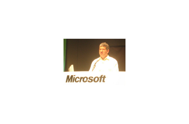 　マイクロソフトは18日、「WPC TOKYO 2006」（会場：東京ビッグサイト）において、「Microsoft Windows Vista & the 2007 Office Systemの競演 ─ 革新的デジタルワークスタイル」と題した基調講演を行った。