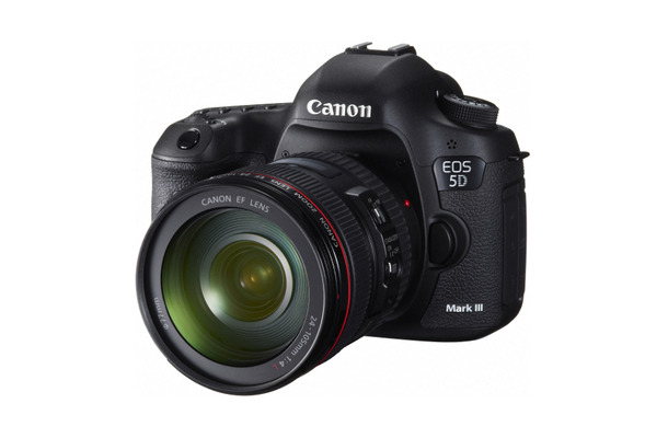 「EOS 5D MarkIII」レンズキット斜め