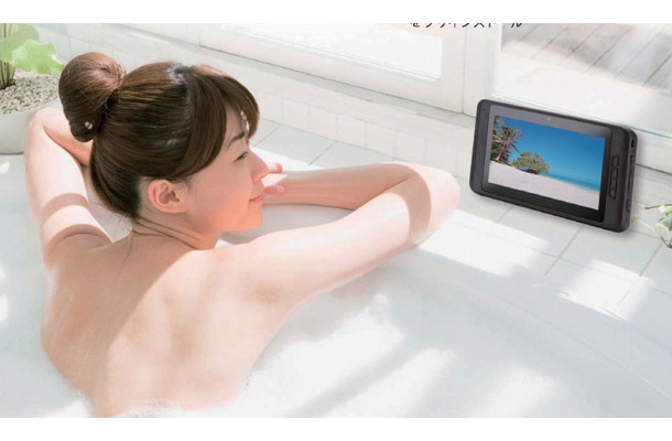 「Meopad AQUA」（型番：MEO-T780AQUA）をバスリームで利用するイメージ